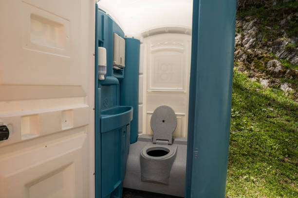 Porta potty delivery and setup in Newark, DE